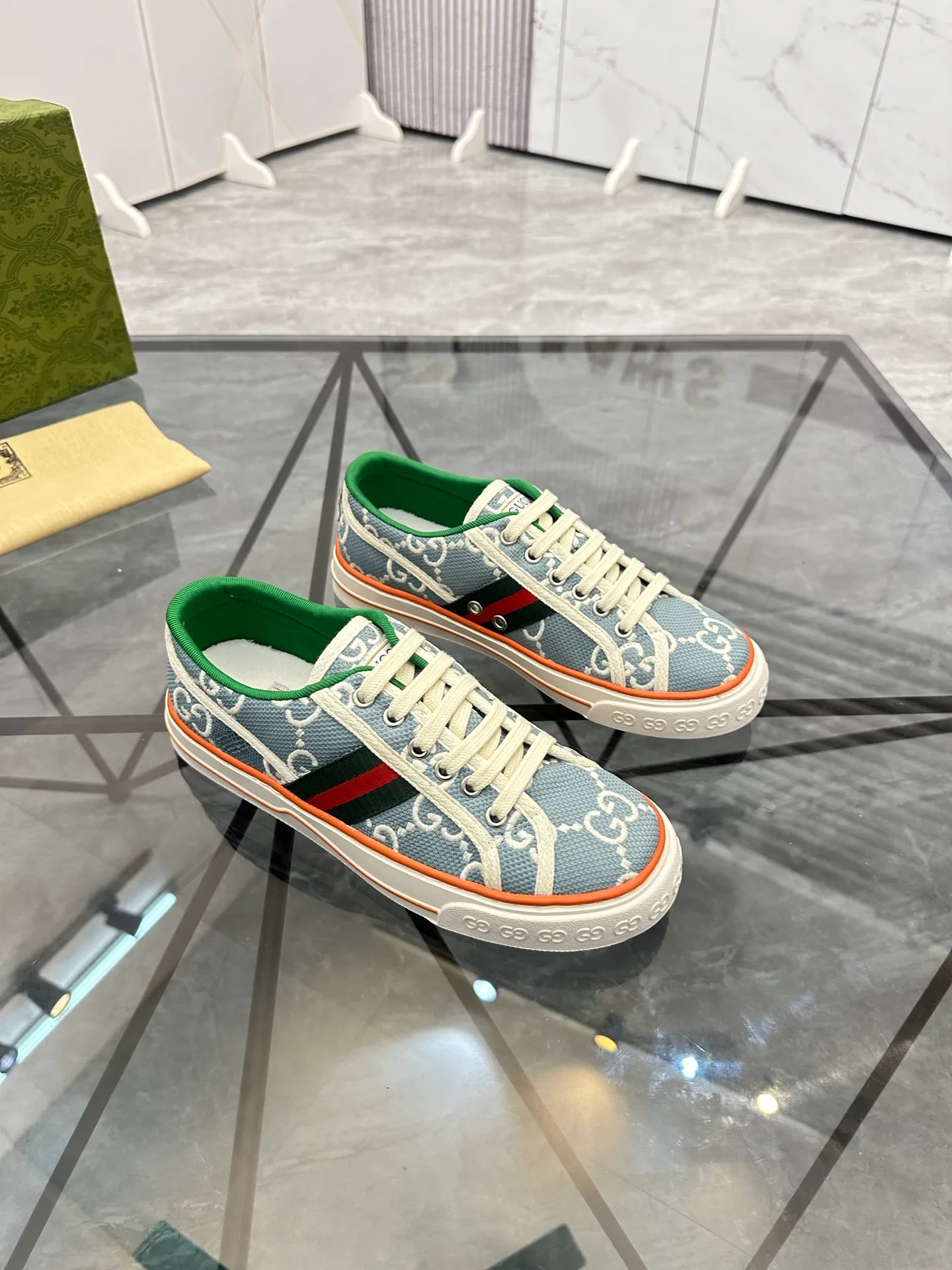 Men's shoes: 💰P380¥ Product trademark: Gucci* "Gucci*" low-top casual shoes Regular size: 38-44 (can be customized to 45.46.) Product materials: Original material from the upper counter, breathable lining, original outsole. Number: 661